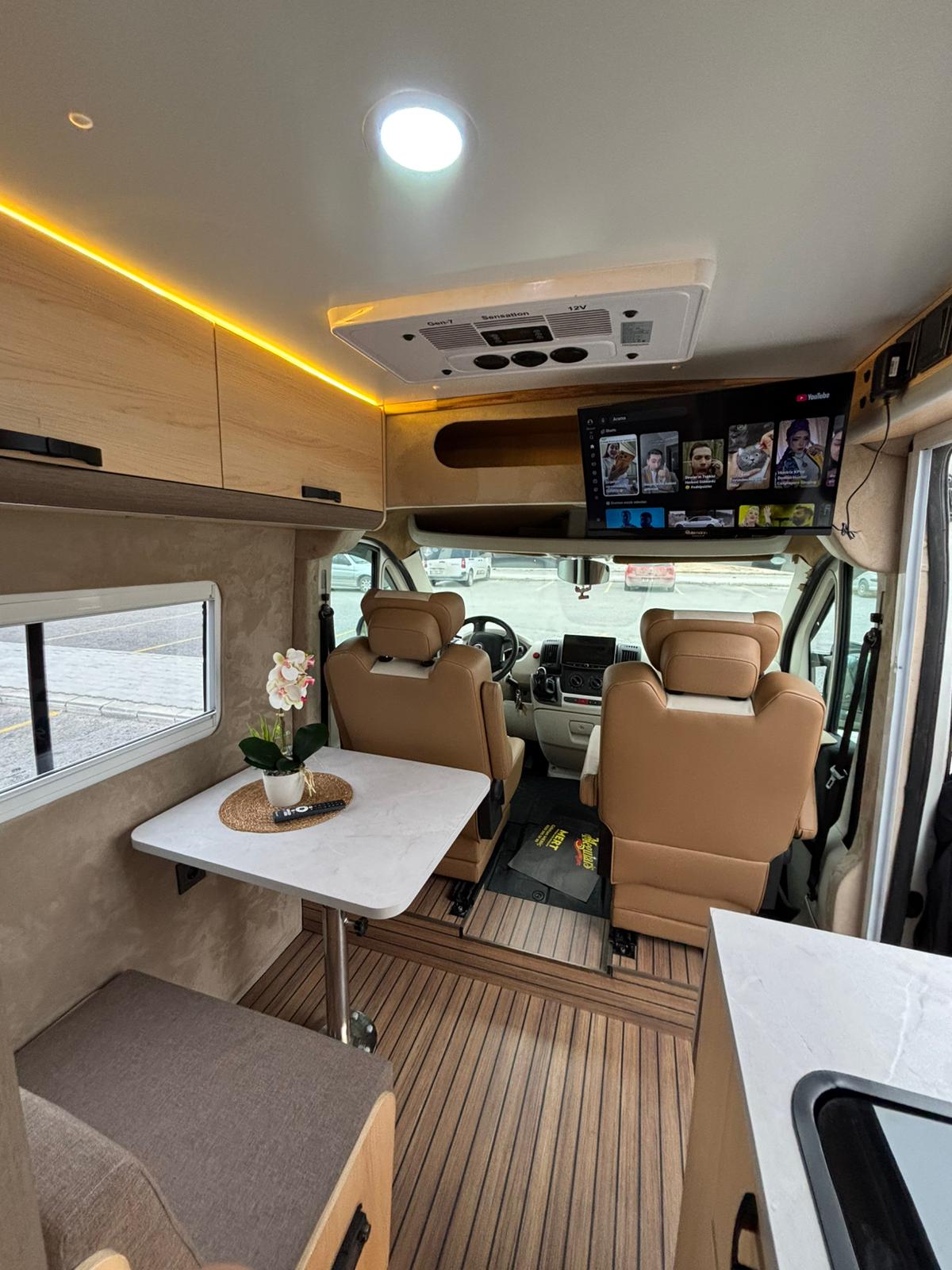 Karavan Oturma Alanı Geniş 